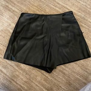 Fabrik black leather skort